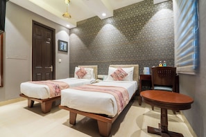 Deluxe Room | Premium bedding, pillowtop beds, in-room safe, desk
