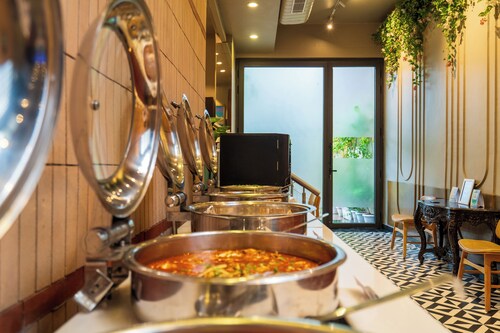 Cosy Grand @Chanakyapuri by The Cosy Hotels.