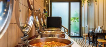 Cosy Grand @Chanakyapuri by The Cosy Hotels.