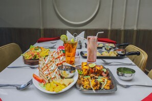 Comida y bebida