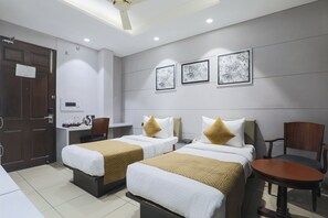 Super Deluxe Room | Premium bedding, pillowtop beds, in-room safe, desk - Cosy Grand @Chanakyapuri by The Cosy Hotels. (New Delhi)