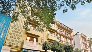 A hotel with a sign reading "CosyGrand Boutique Hotel" and a decorative facade. - Cosy Grand @Chanakyapuri by The Cosy Hotels (New Delhi)
