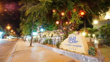 Vista frontal de la propiedad