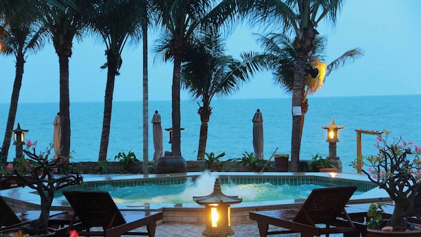 A pool area with lounge chairs and a view of the ocean. - Novela Muine Resort & Spa (Mui Ne)