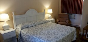 Basic Room, 1 King Bed, Refrigerator & Microwave