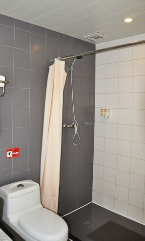 Shower, rainfall showerhead, free toiletries, hair dryer - Piao Home Inn Beijing Jiuxianqiao (Beijing)