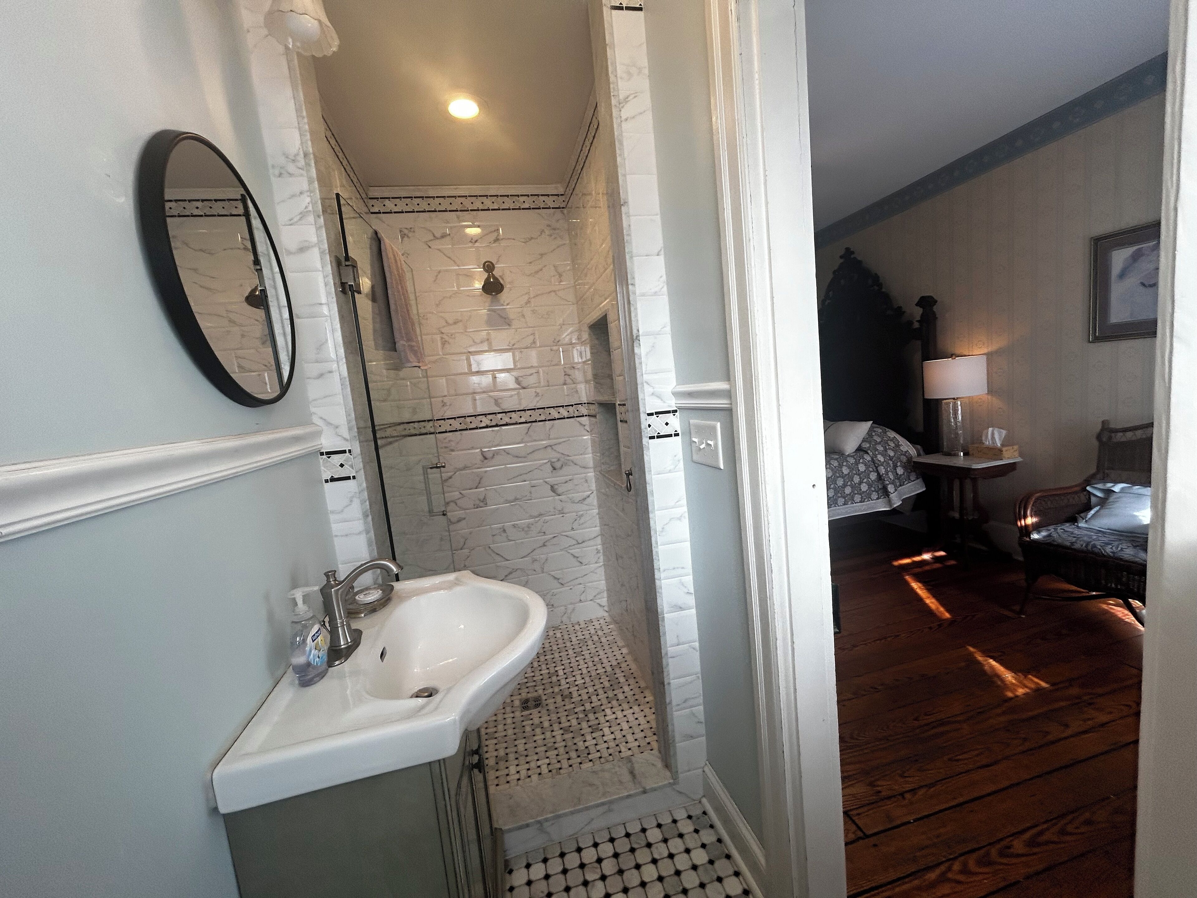Premier Queen Room with Fireplace | Bathroom | Deep soaking tub, free toiletries, hair dryer, towels