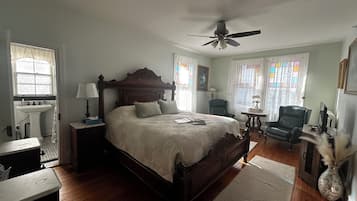 Suite, 1 kingsize-seng, peis, havutsikt | Individuelt dekorert, individuelt innredet og blendingsgardiner