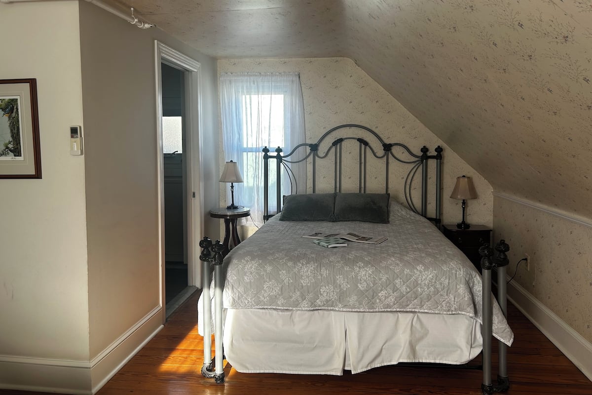 Phòng Deluxe, 1 giường cỡ queen | Trang trí khác biệt, trang bị nội thất với thiết kế riêng biệt