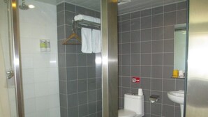 Shower, rainfall showerhead, free toiletries, hair dryer (on request) - Piao Home Inn Xikezhan (Beijing)