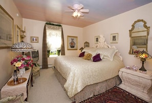 Deluxe kamer, 1 kingsize bed | Luxe beddengoed, individueel gedecoreerd, individueel gemeubileerd