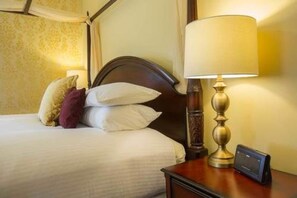 Room # 6 | Iron/ironing board, free WiFi - Queen Anne Inn (Annapolis Royal)