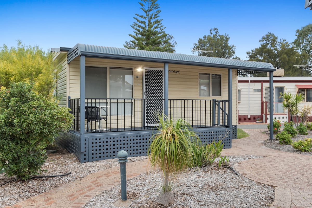 Standard 1 Bedroom Cabin - Sleeps 2 | Bed sheets