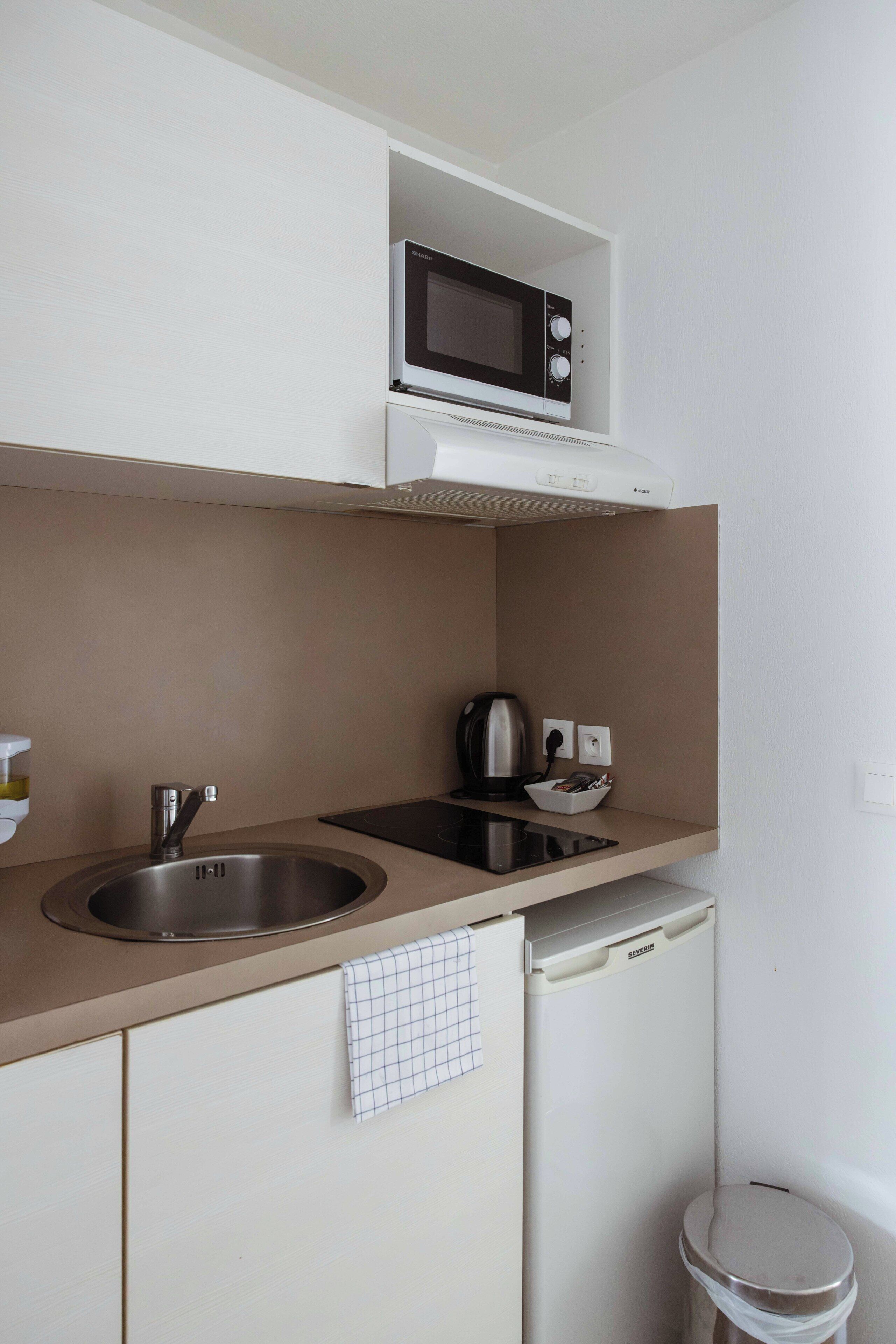 Fridge, microwave, stovetop, cookware/dishes/utensils