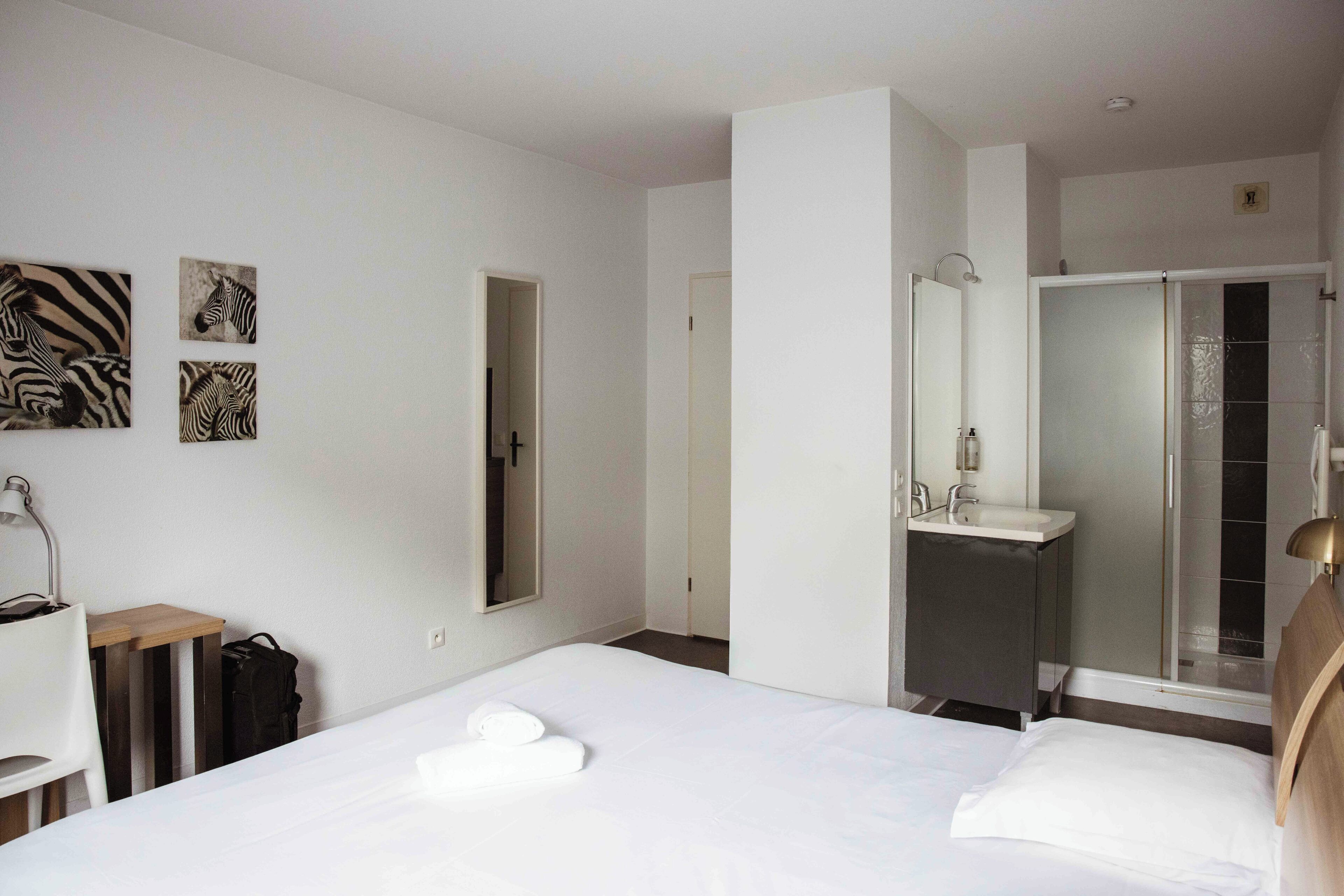Business Studio, 1 King Bed | Desk, soundproofing, iron/ironing board, free cribs/infant beds
