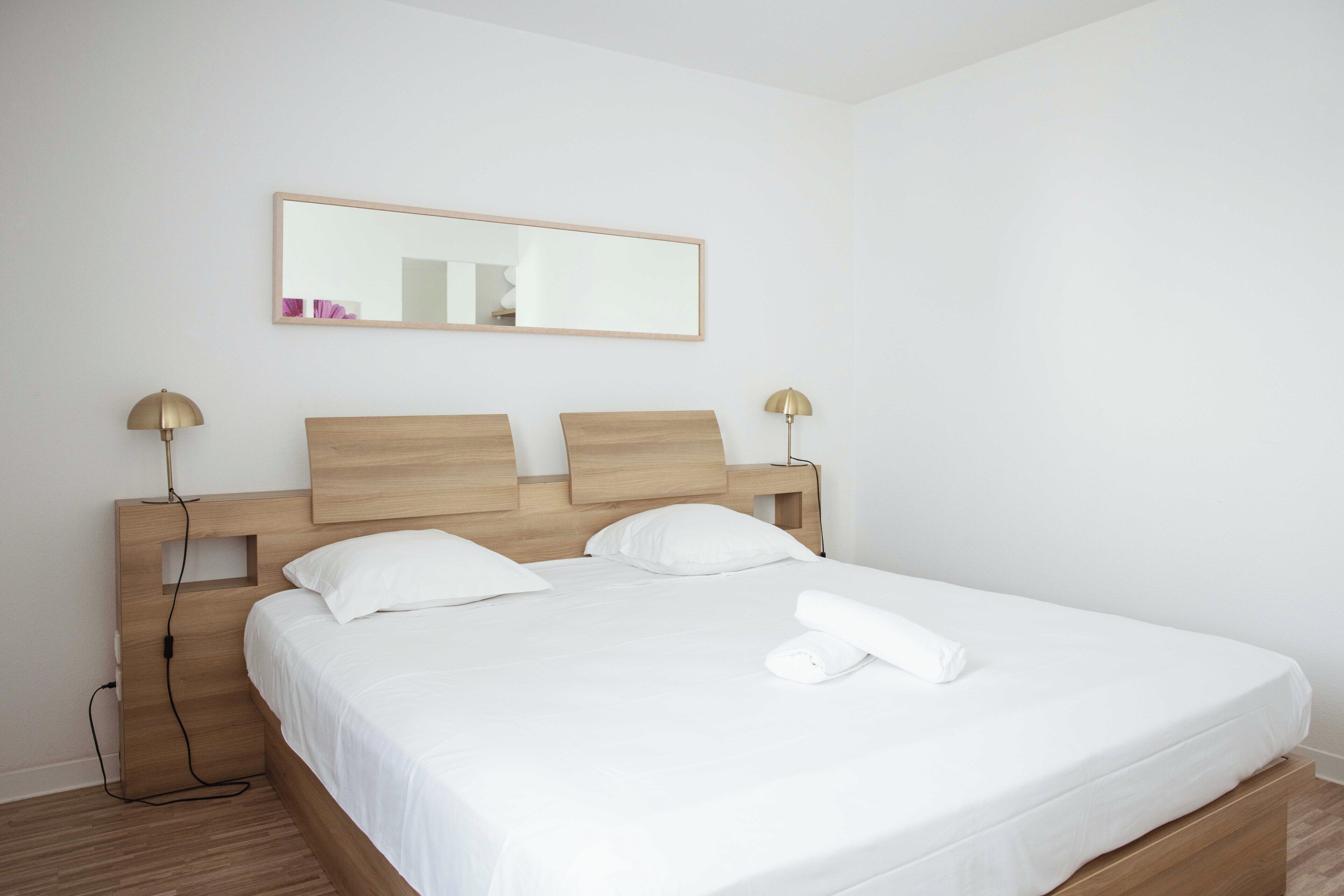 Studio classique double | Desk, soundproofing, iron/ironing board, free cribs/infant beds