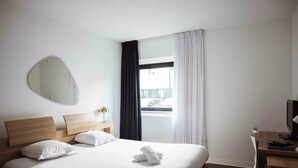 Studio classique double | Desk, soundproofing, iron/ironing board (on request) - Ténéo Apparthotel Bordeaux Merignac - Aeroport (Merignac)