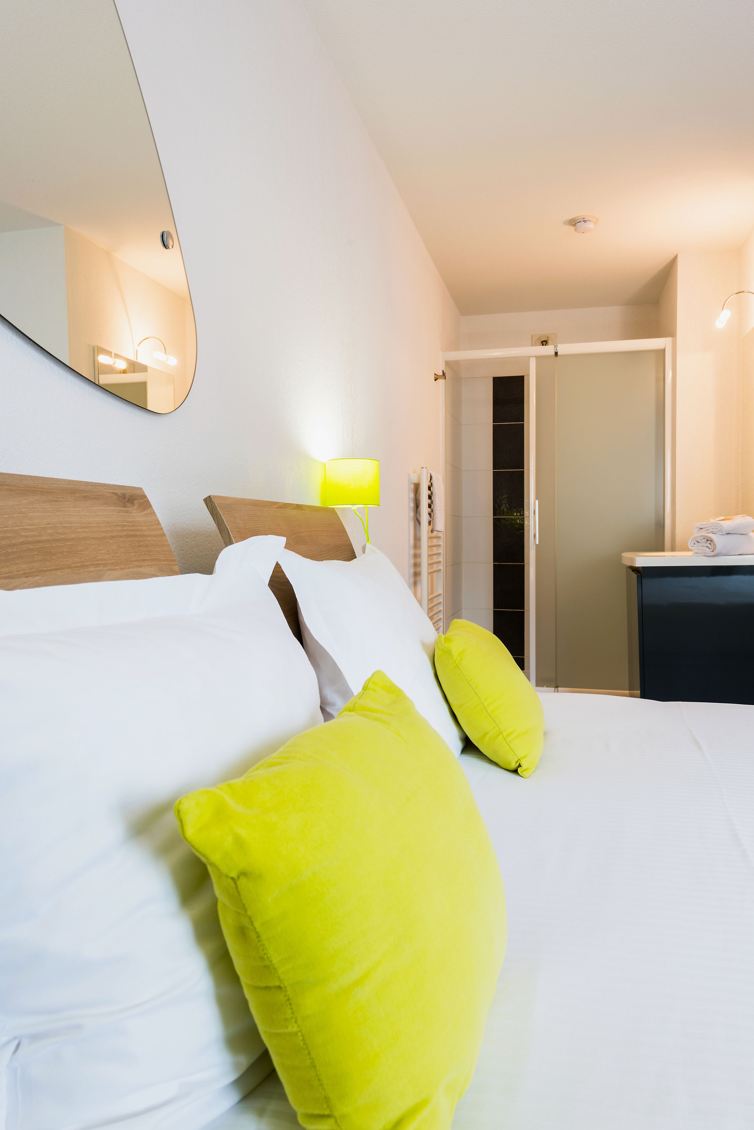 Business Studio, 1 King Bed | Desk, soundproofing, iron/ironing board, free cribs/infant beds