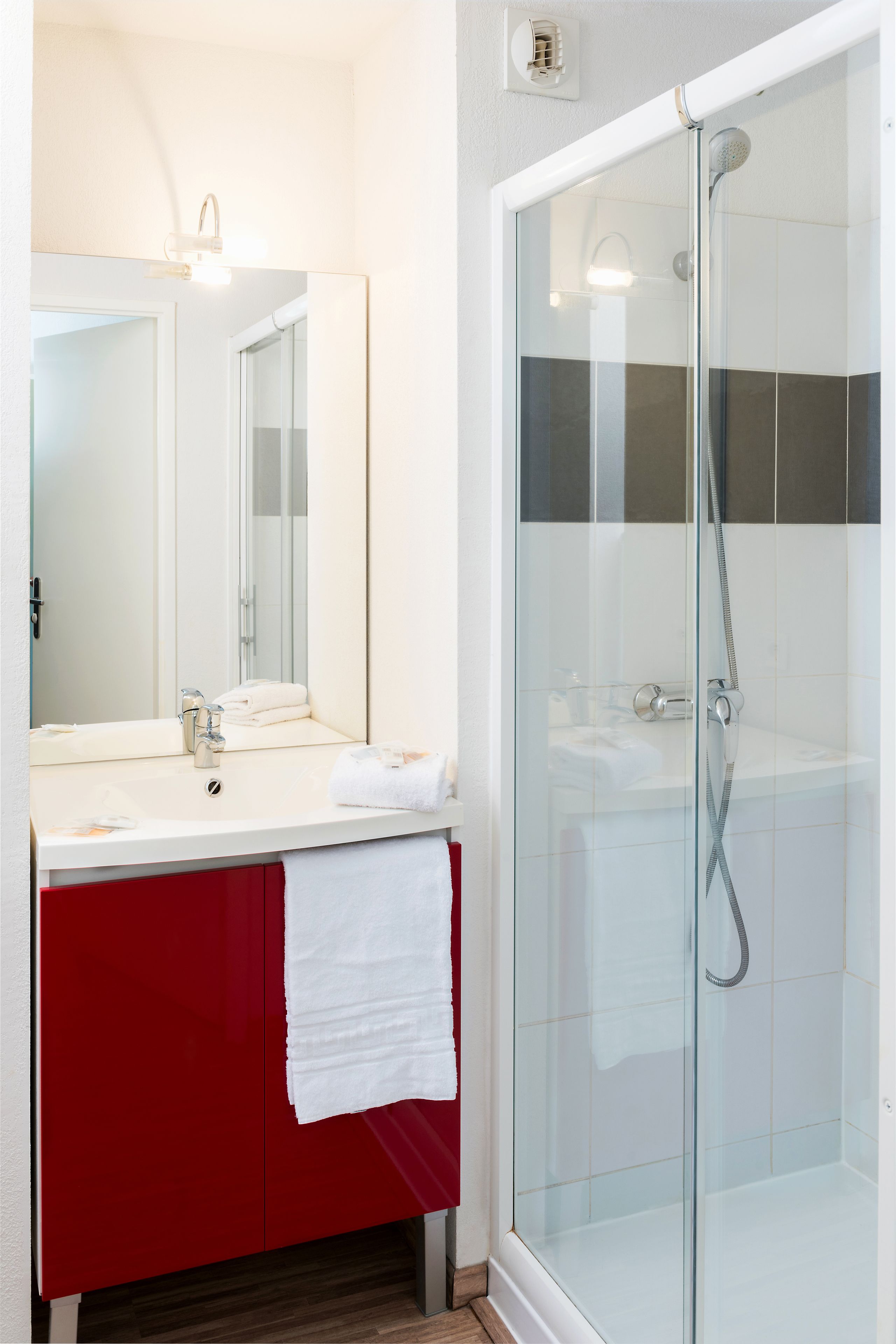 Shower, free toiletries, hair dryer, towels