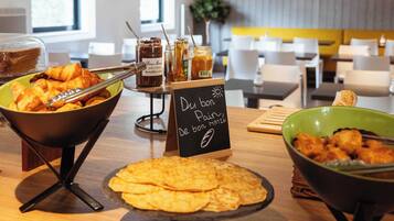 Daily buffet breakfast for a fee