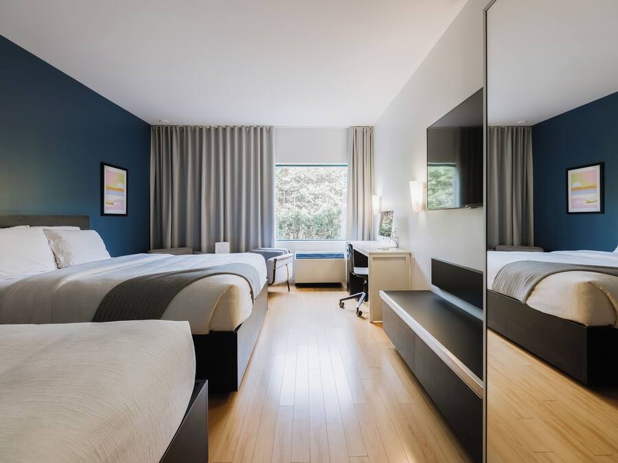 In-room safe, desk, iron/ironing board, free WiFi