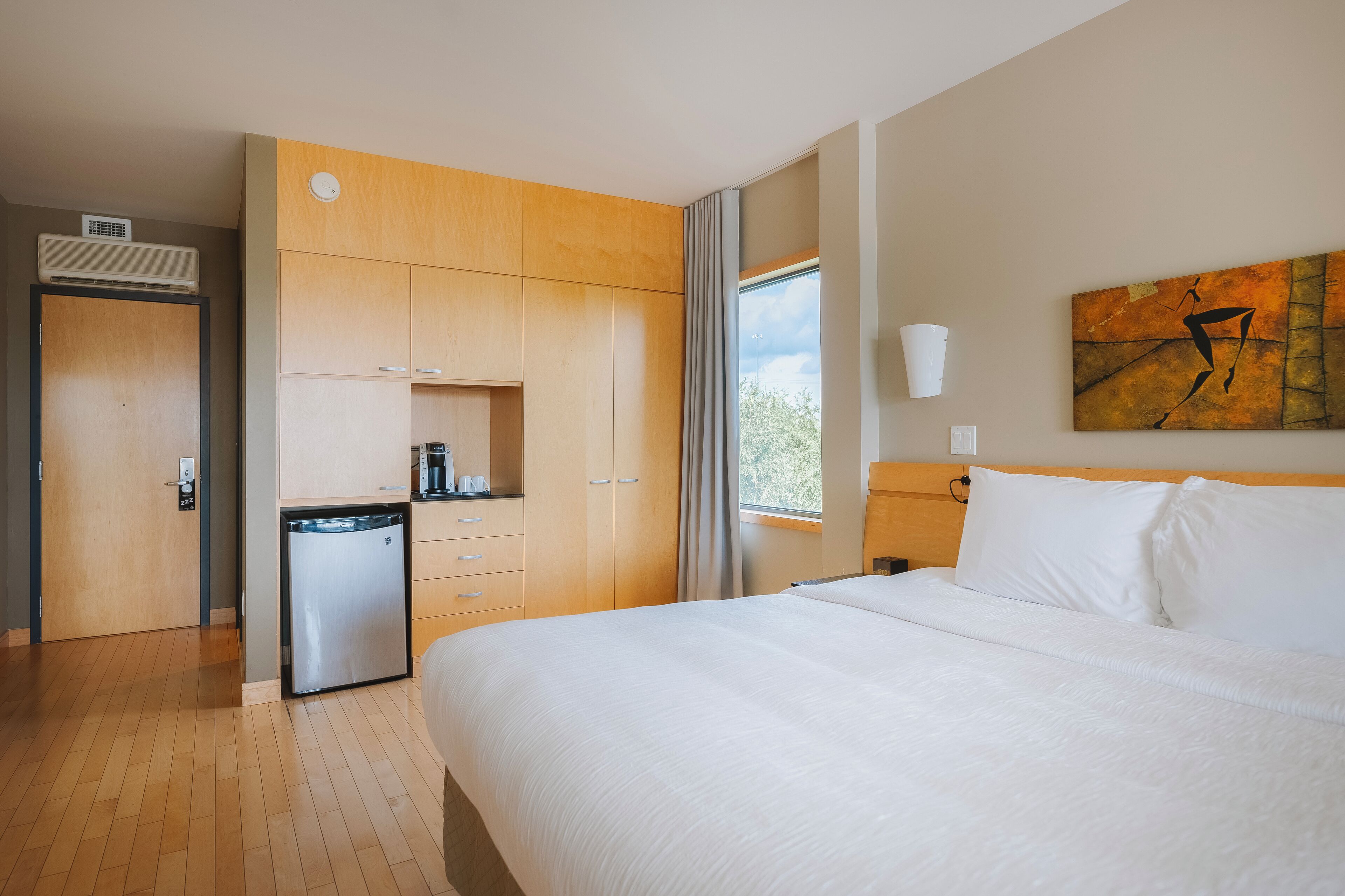 in-room safe, desk, iron/ironing board, free wifi