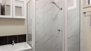 Standard Motel Room | Bathroom - Discovery Parks - Pilbara, Karratha (Baynton)