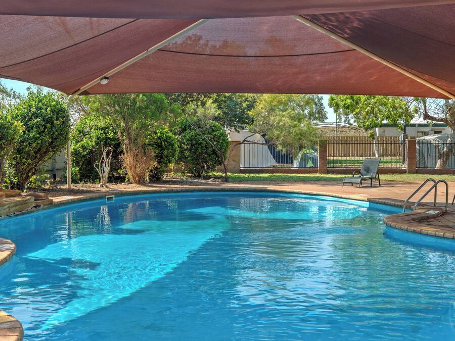 Außenpool, Liegestühle