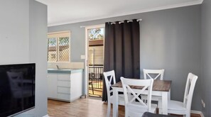 Superior Cabin - Sleeps 4 - Pet Friendly | In-room dining - Discovery Parks - Pilbara, Karratha (Baynton)