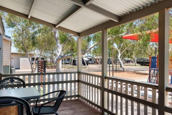 Deluxe 1 Bedroom Cabin | Terrace/patio