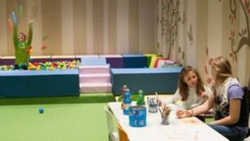 Área de juegos infantiles bajo techo