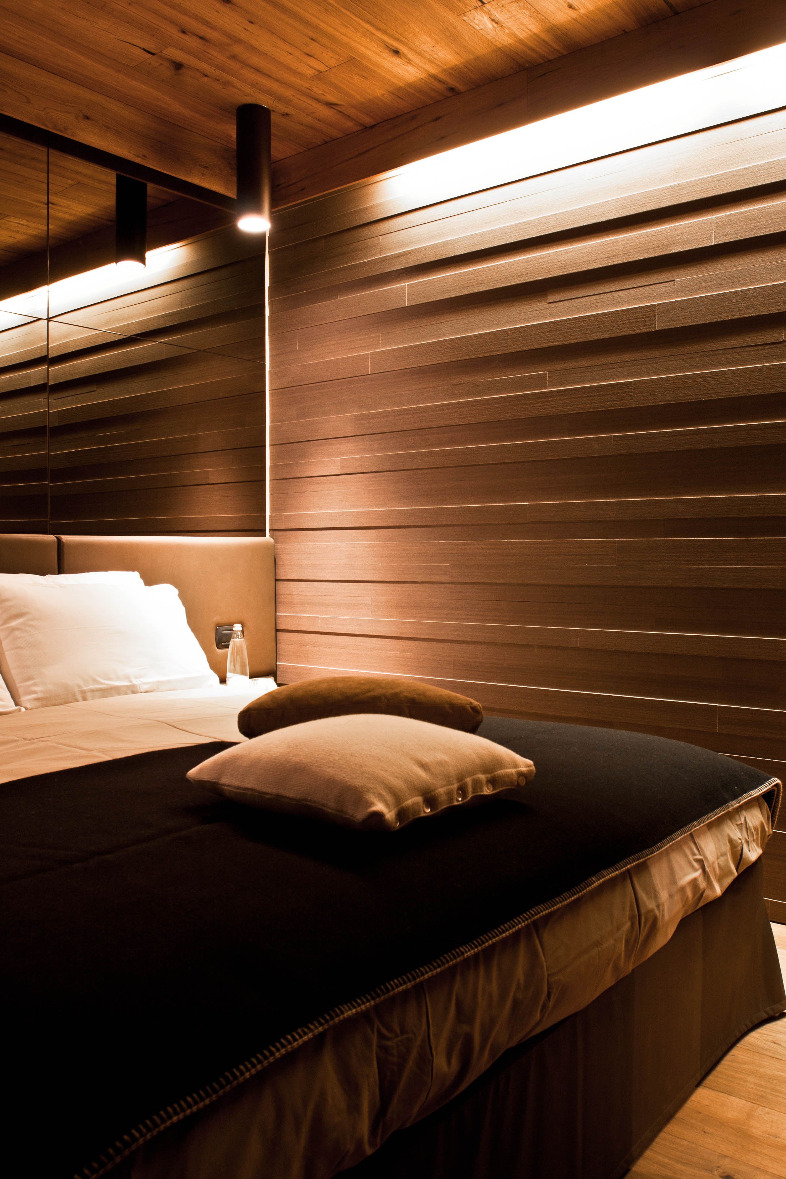 Minibar, coffres-forts dans les chambres, bureau