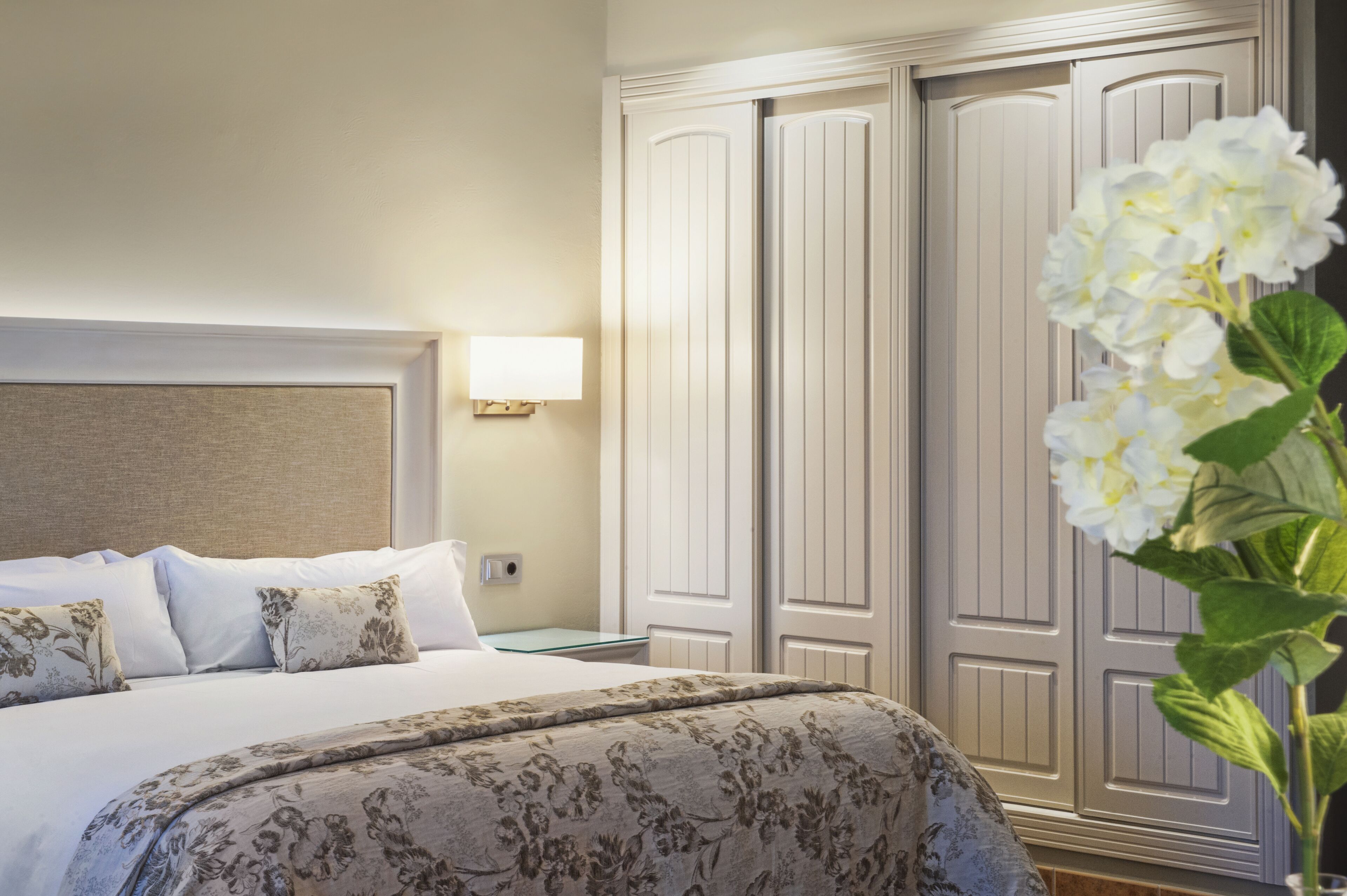 Minibar, in-room safe, soundproofing, free WiFi