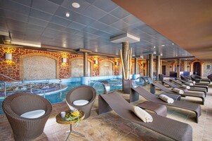 Sauna seca, banheira de hidromassagem, sauna a vapor