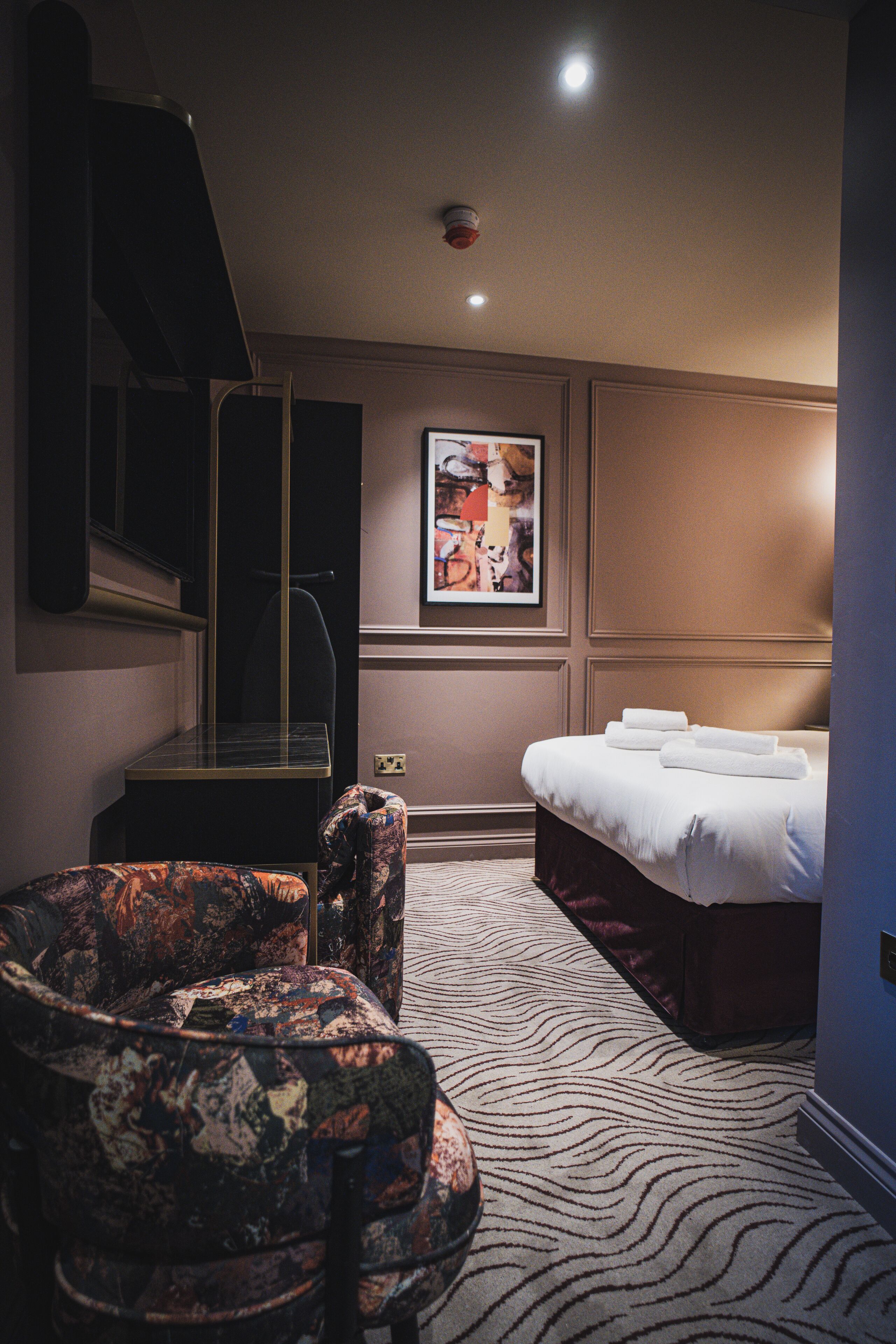 Premium bedding, in-room safe, desk, laptop workspace