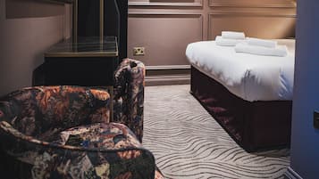 Premium bedding, in-room safe, desk, laptop workspace