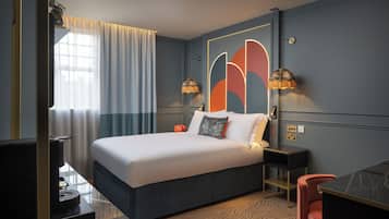 Premium bedding, in-room safe, desk, laptop workspace