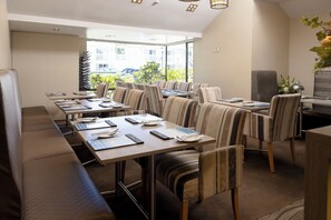 Petit déjeuner, déjeuner et dîner servis sur place