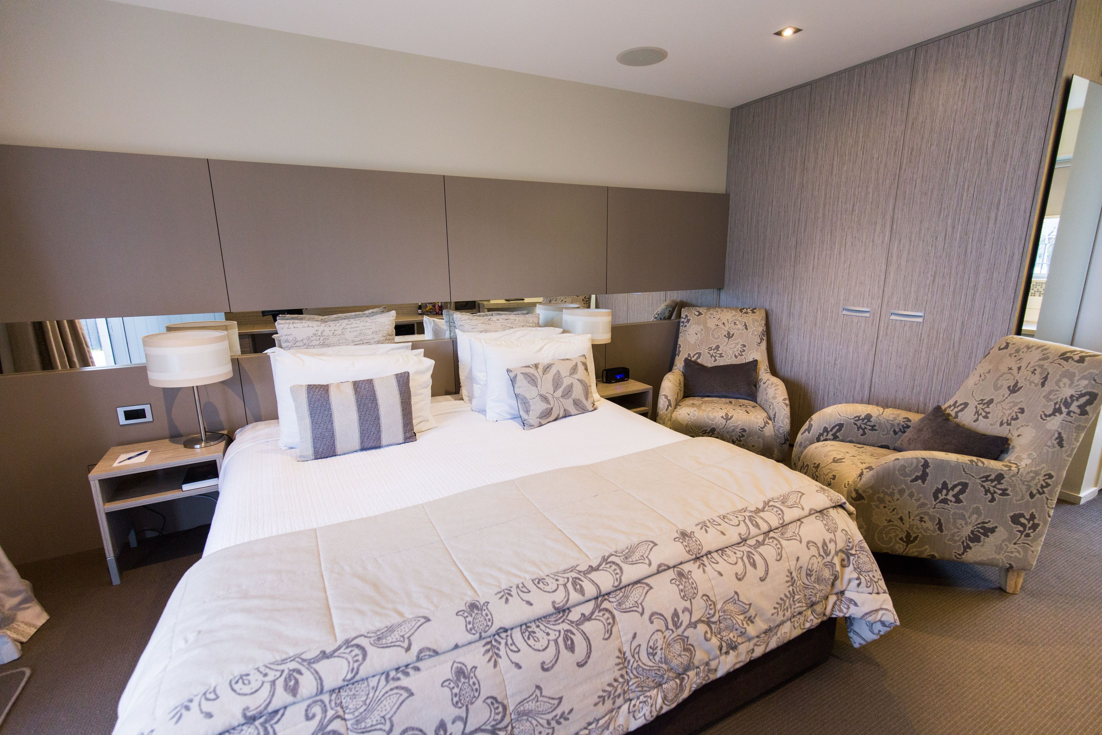 luxury studio suite | 1 bedroom, hypo-allergenic bedding, free minibar items, in-room safe