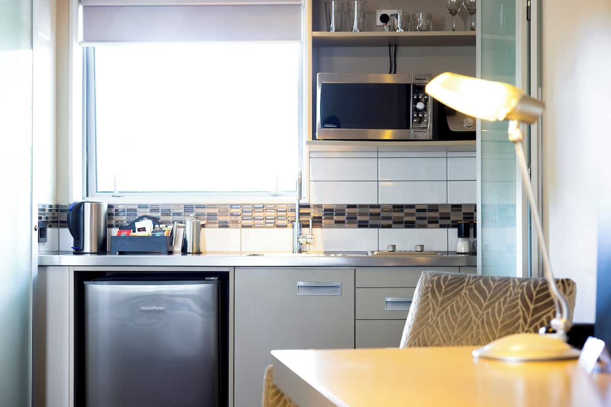 business studio | private kitchen | fridge, microwave, stovetop, coffee/tea maker