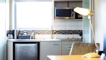 Business Studio | Private kitchen | Fridge, microwave, stovetop, coffee/tea maker