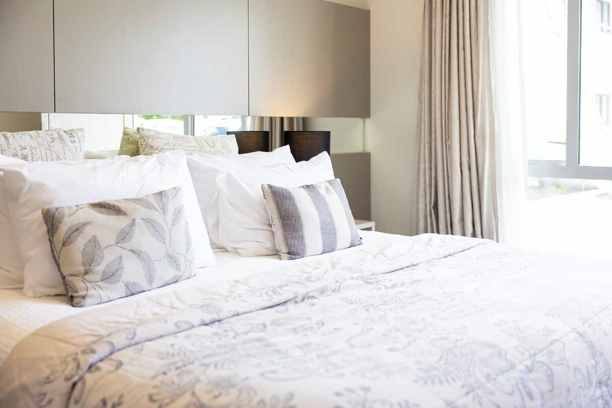 Corporate Studio | Hypo-allergenic bedding, free minibar items, in-room safe
