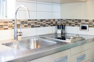 Business Studio | Private kitchen | Fridge, microwave, stovetop, coffee/tea maker