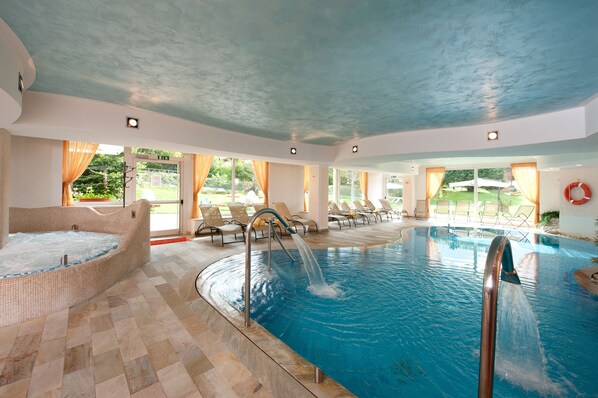 Indoor pool, pool loungers