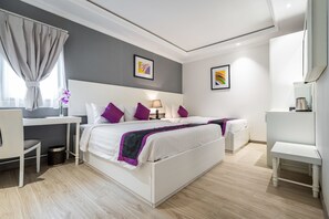 Chambre Familiale | Minibar, coffres-forts dans les chambres, bureau, chambres insonorisées