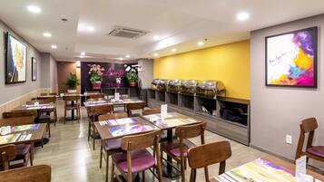 Se sirven desayunos, almuerzos y cenas