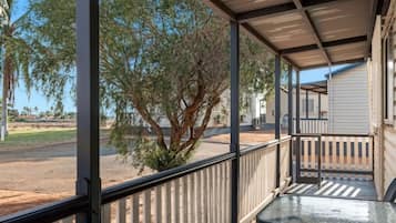 Superior 2 Bedroom Cabin - Sleeps 6 | Free WiFi, bed sheets