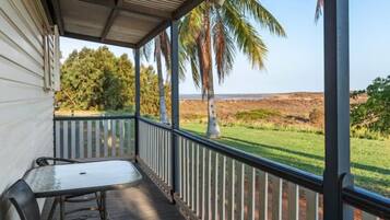 Superior-Ferienhütte, 2 Schlafzimmer (Waterfront - Sleeps 6) | Terrasse/Patio