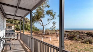 スーペリア キャビン 2 ベッドルーム (Waterfront - Sleeps 4) | テラス / パティオ
