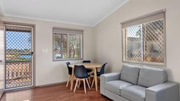 Baita Superior, 2 camere da letto (- Sleeps 6) | Area soggiorno | TV a schermo piatto